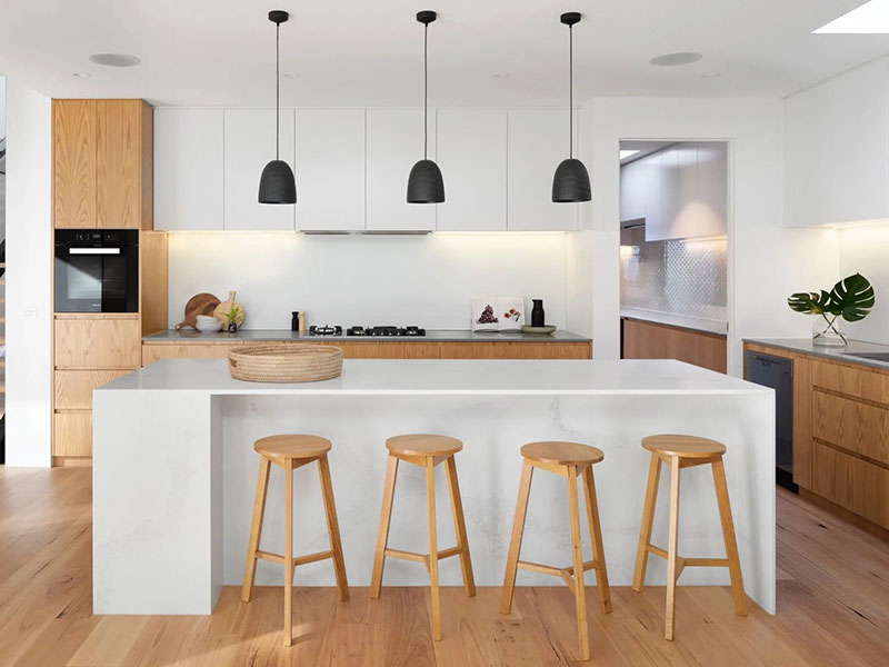 Kitchen with 4 stools
